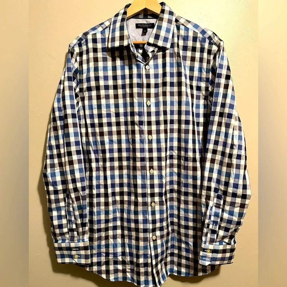 Banana Republic Men's Non Iron Tailored, Slim Fit Button Up Shirt